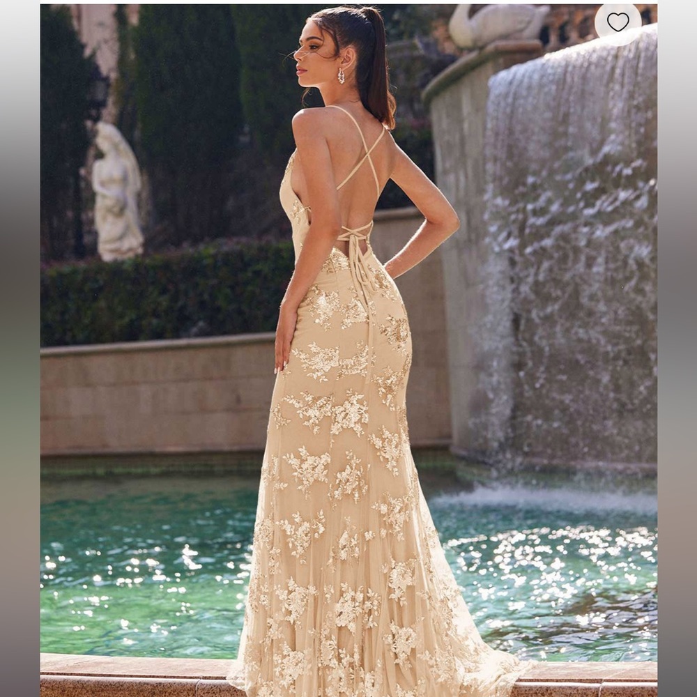 Long prom/party dress 
Worn once 
Breathable